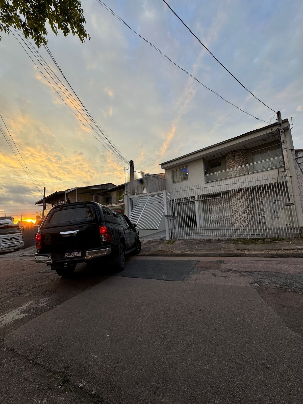 Mulher, líder de facção criminosa é presa em Curitiba durante a Operação Nêmesis